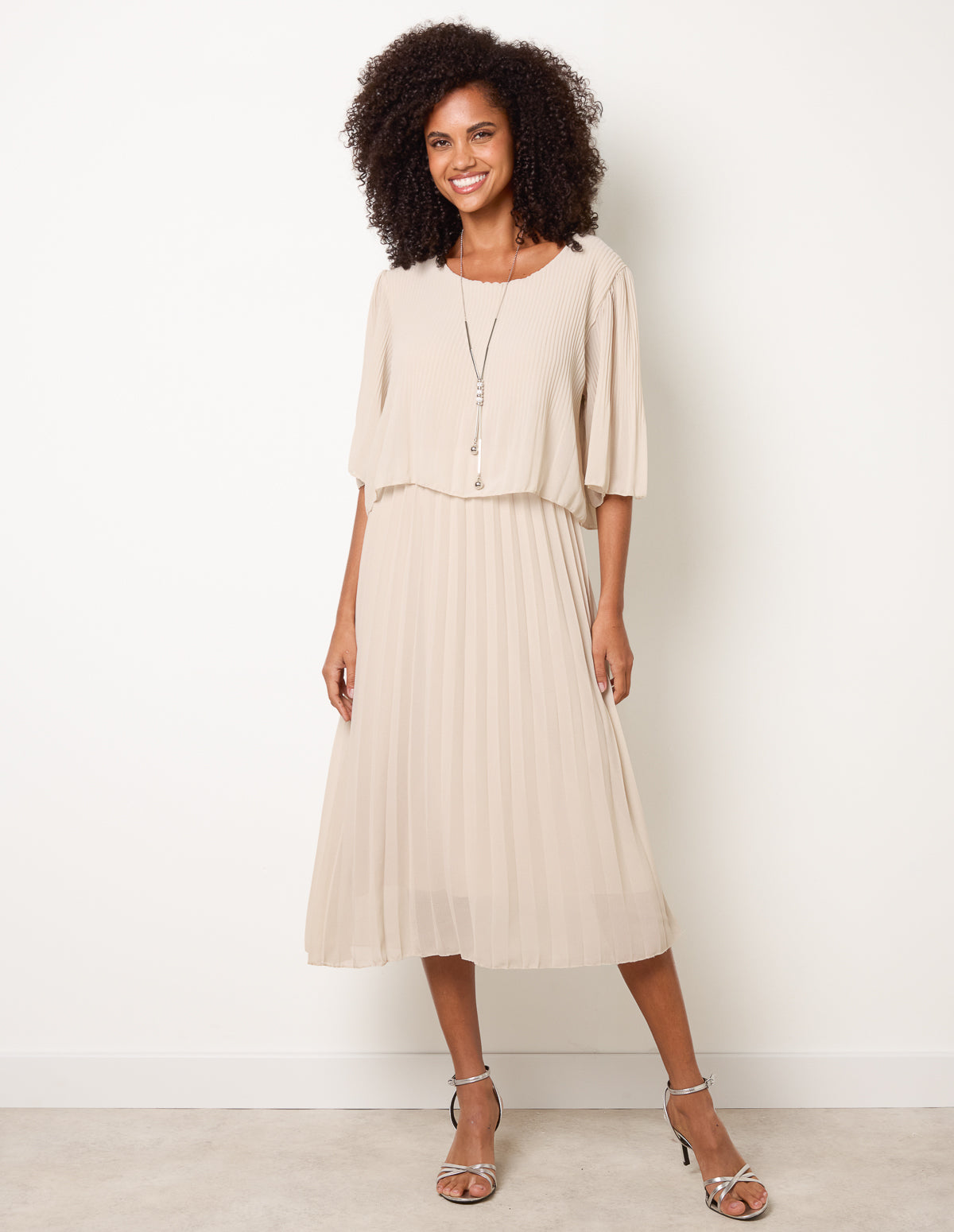 stone tie cuff detail pleated shirt dress LONDON/CANTERBURY on Instagram: "Simple Date Night look! #mbstylessx #explorepage"