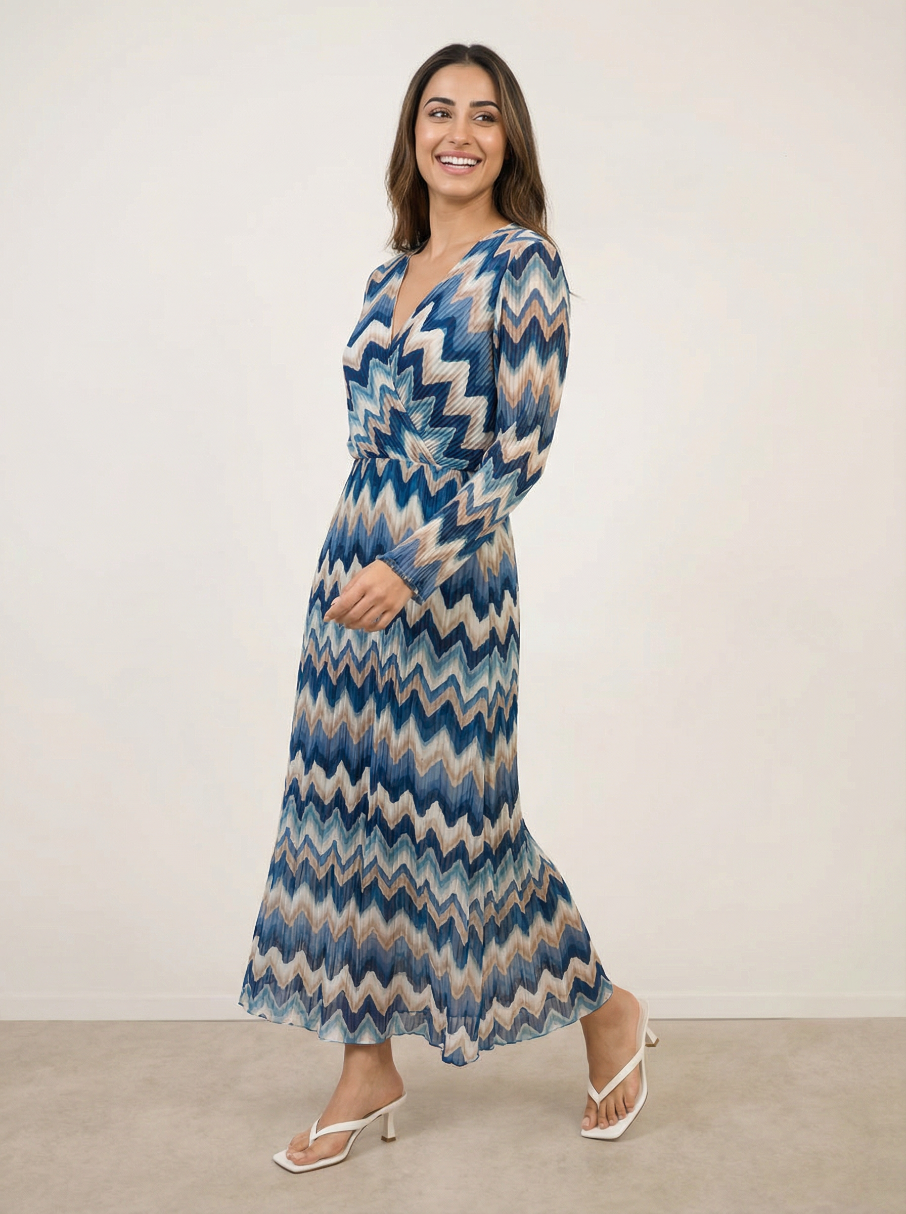 princess polly baby blue dress Women's Spaghetti Strap Swing Dress in Zigzag Pattern in White and Blue | XXL